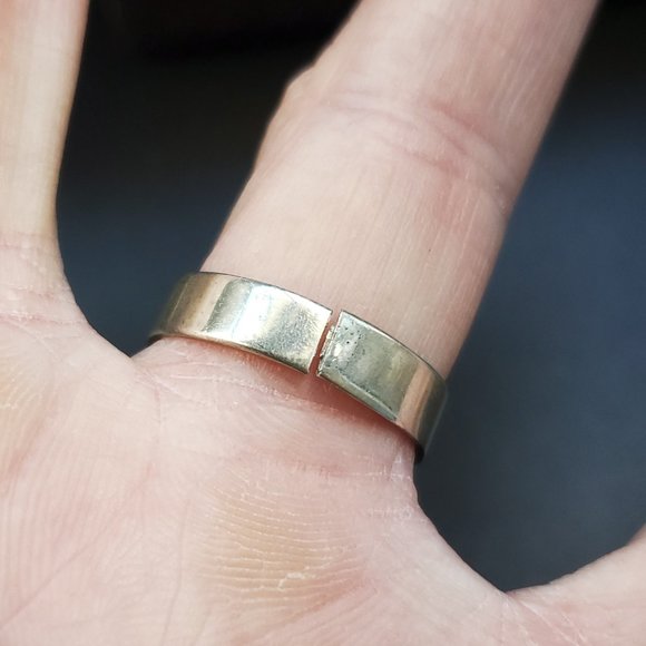 Size 8.25 Sterling Silver & 18K Yellow Gold Unique Symbol Cut Band Ring - Picture 4 of 9